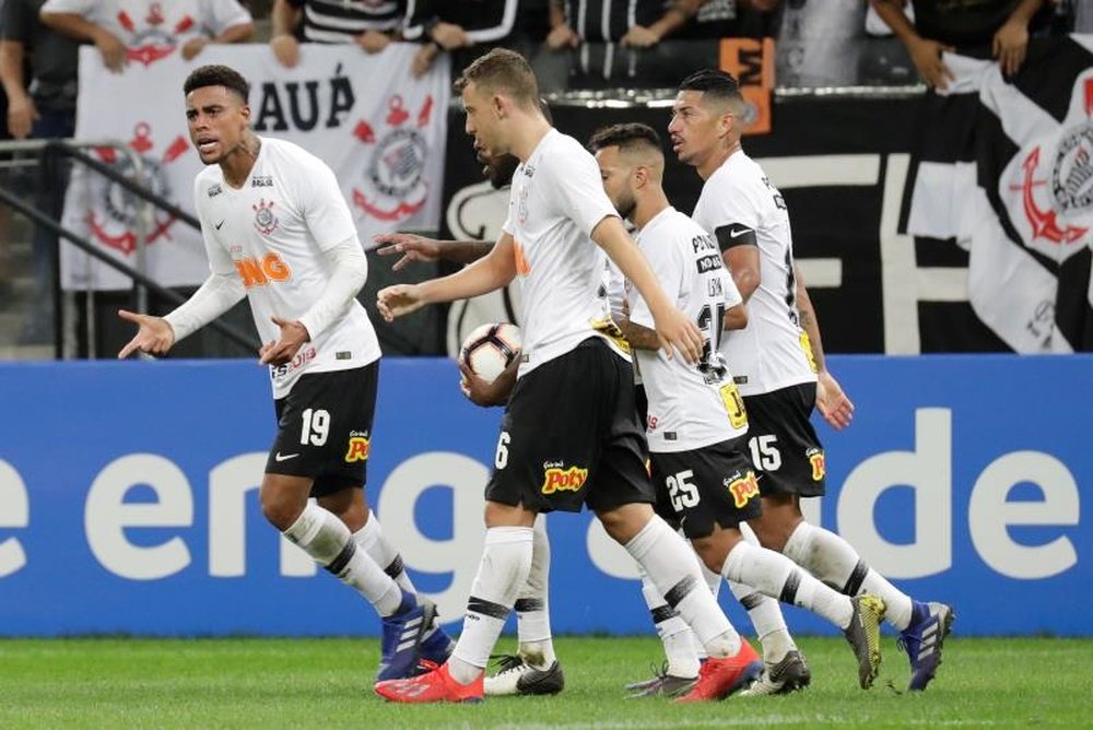 Corinthians salva el honor ante Vila Nova. EFE