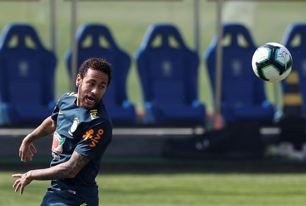 Neymar deixa dores de lado para sonhar com a Copa América. EFE