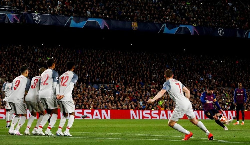 Gol de falta de Messi contra o Liverpool, o melhor da Champions. EFE/Arquivo