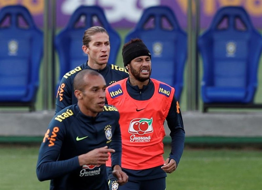 Filipe Luis attend de voir Neymar au Barça. EFE