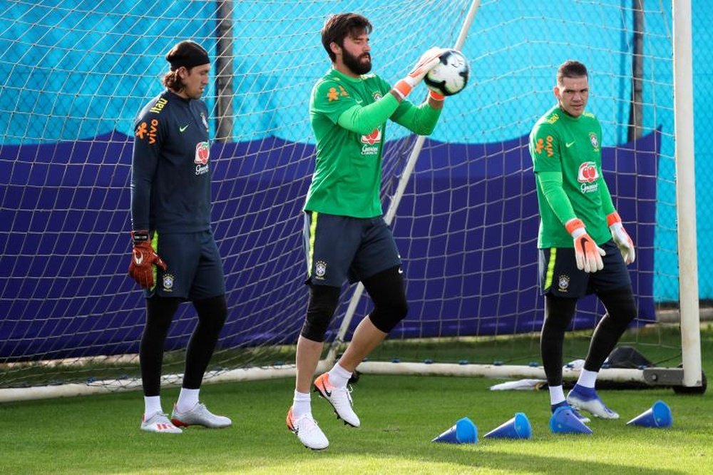 Ederson puso a su compañero de selección en lo más alto. EFE