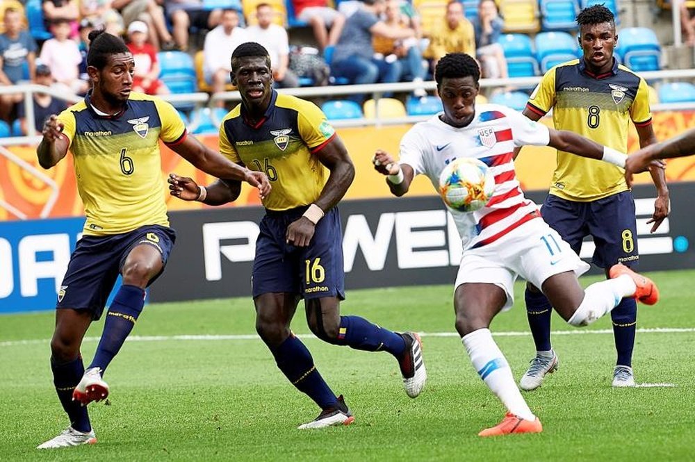 Tim Weah scored for USA, but it was not enough to send his team through. EFE