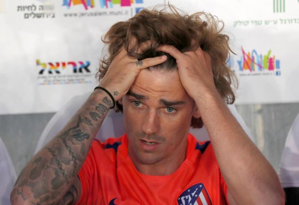 Griezmann está atento a la actualidad deportiva del Atlético. EFE