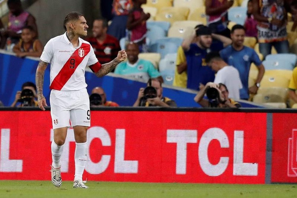 Paolo Guerrero confía en las posibilidades de Perú ante Brasil. EFE