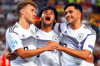 El mediocentro ofensivo aludió a la poca profesionalidad de la Selección de Siria para presentar su renuncia solo unos días después de haber anunciado que renunciaba para siempre a jugar con Alemania para defender la camiseta de su país de nacimiento.