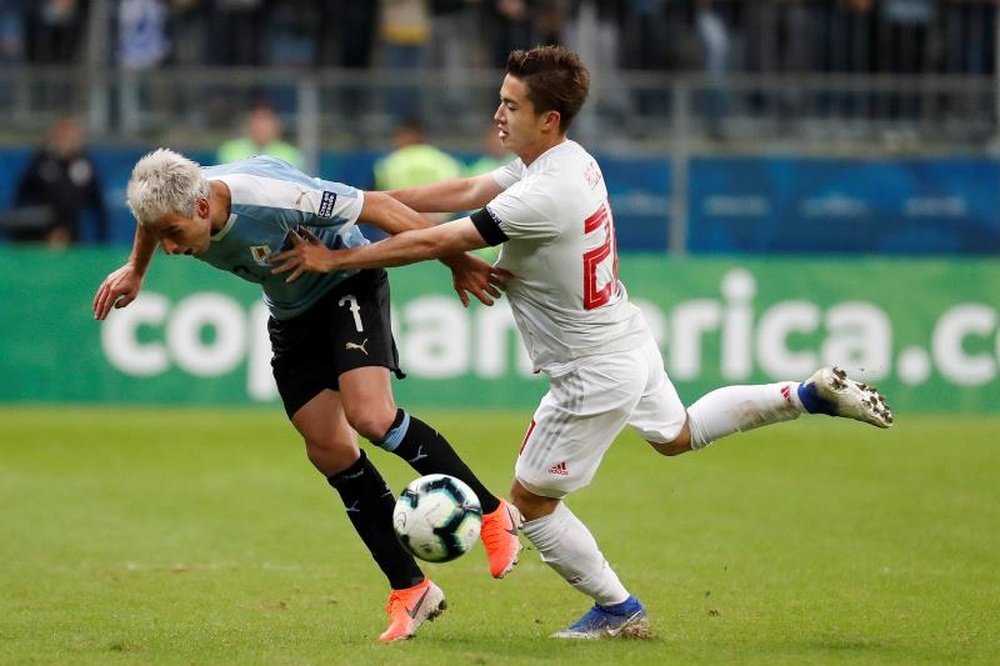 Hiroki Abe (R) has completed his move to Barcelona. EFE