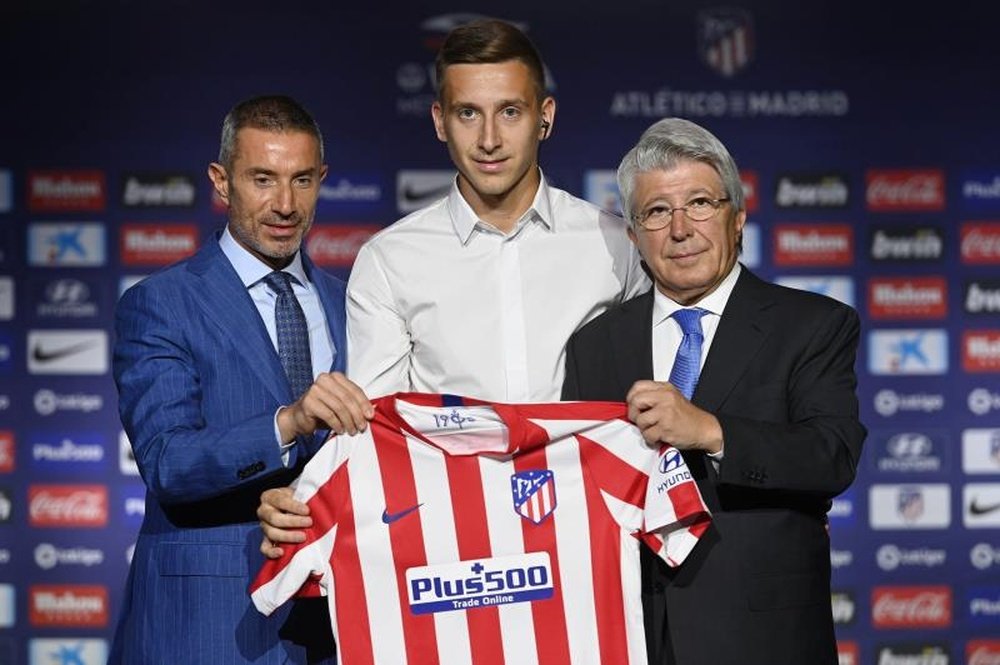 Saponjic, presentado con el Atlético. EFE