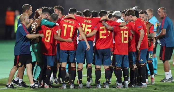 Iker Bravo e Ilias Akhomach encabezan la lista de España Sub 19