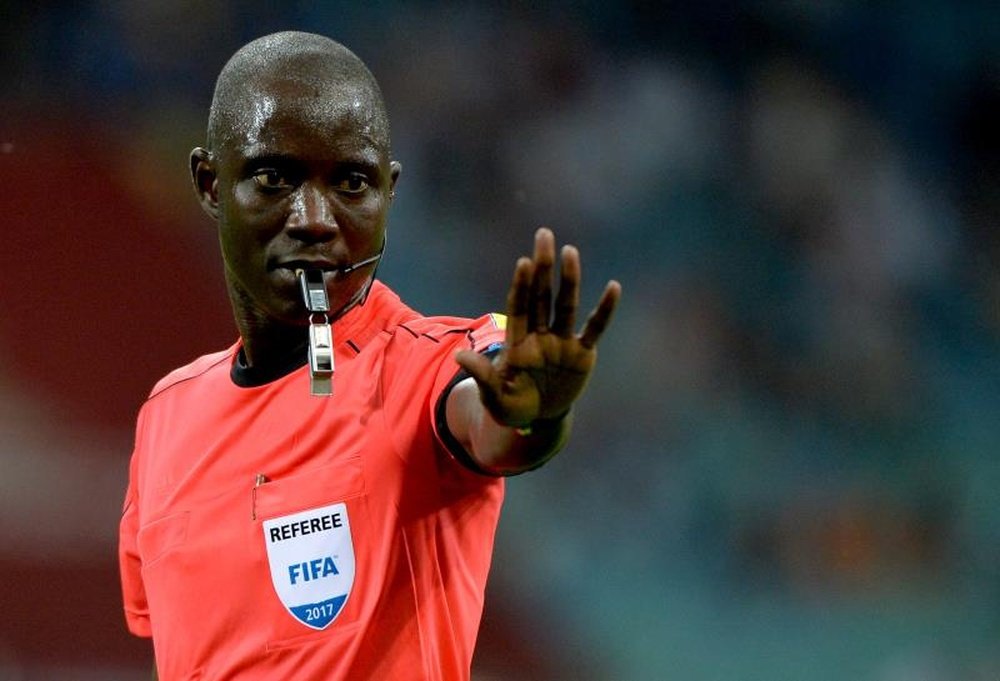 2 arbitres polémiques dans la liste des arbitres africains sélectionnés pour le Mondial 2022. efe