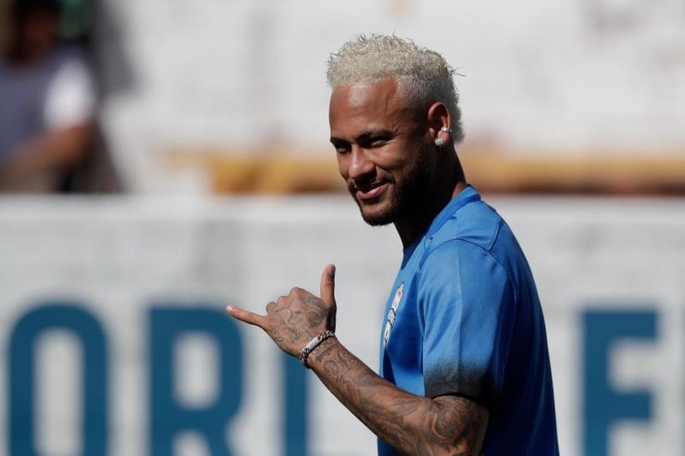 Neymar, baja ante el Nimes. EFE