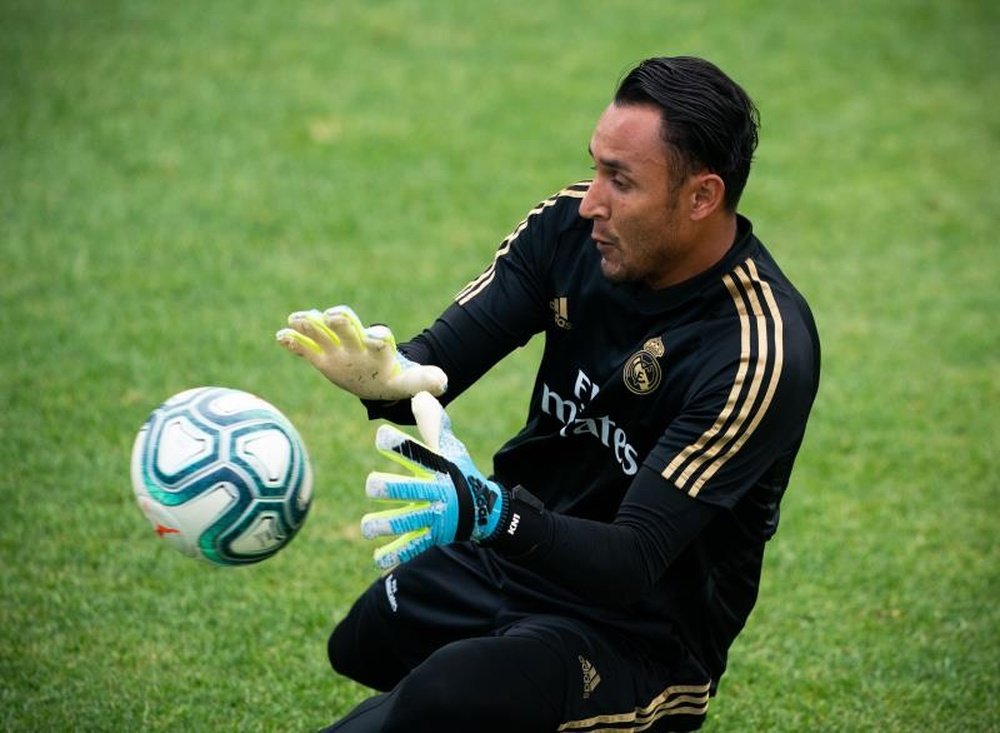 Keylor trained as his future remains unknown. EFE