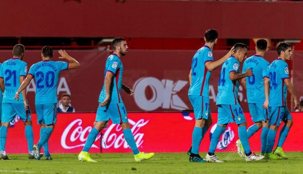El Mallorca regresó a Primera con victoria ante el Eibar. EFE