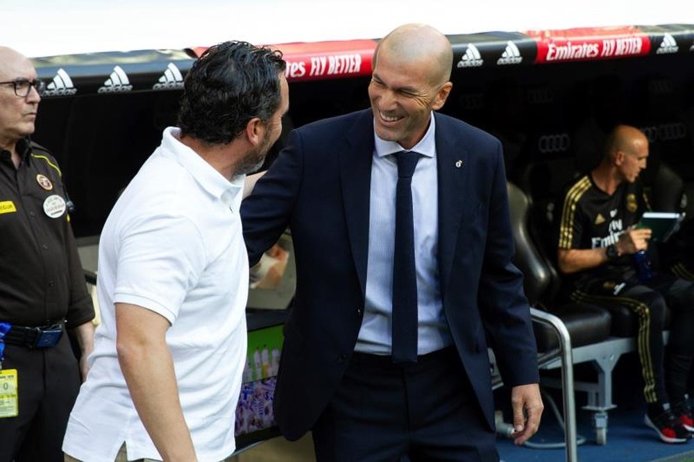 Zinedine Zidane mostró su frustración por cómo se gestionó el final del choque. EFE