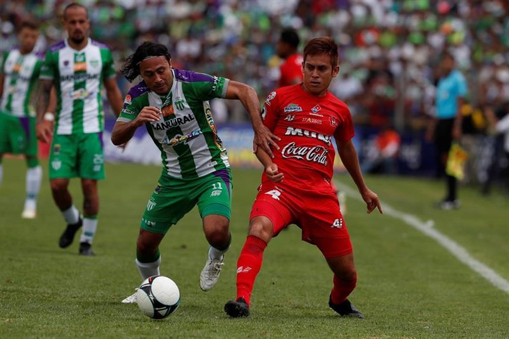 Final guatemalteca se disputó con público pese a prohibición por COVID-19. EFE/Esteban Biba/Archivo