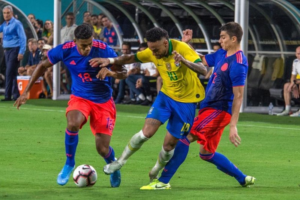Brasil cambia de hogar para el debut en el camino al Mundial. EFE