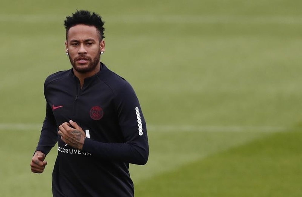 Paris Mayor and PSG ultras expect Neymar to deliver. EFE