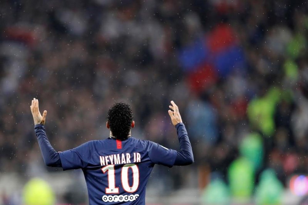 El Lyon pasó página, evitó cometer errores, pero apareció Neymar. AFP