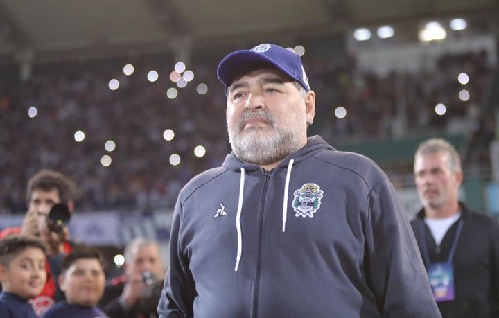 Primera victoria de Maradona ante nueve jugadores