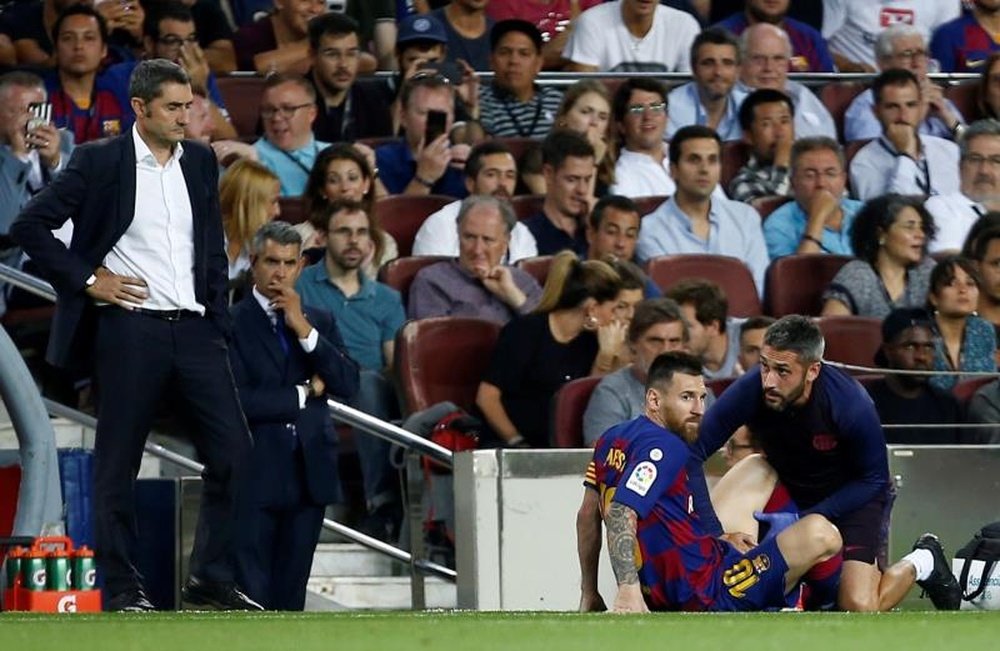 Messi volvió a resentirse de un problema muscular. EFE