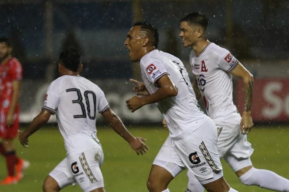 Alianza e Isidro Metapán suman otro triunfo. EFE/ Rodrigo Sura