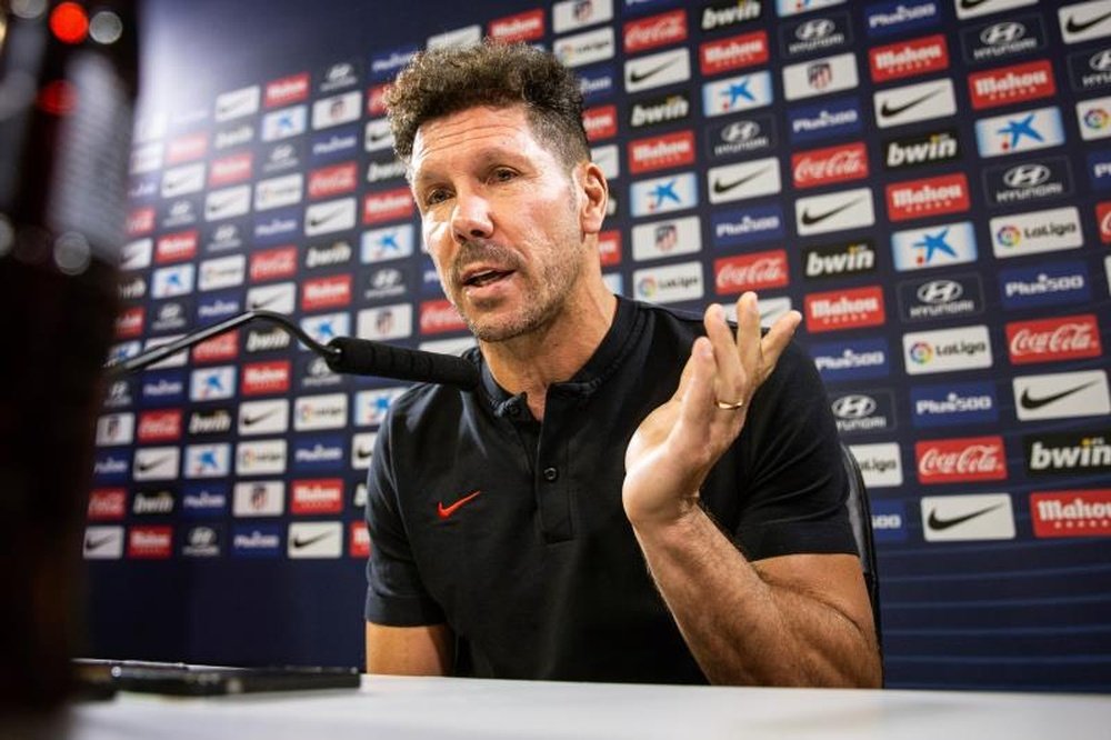 Simeone thinks fans and team need to be united. EFE