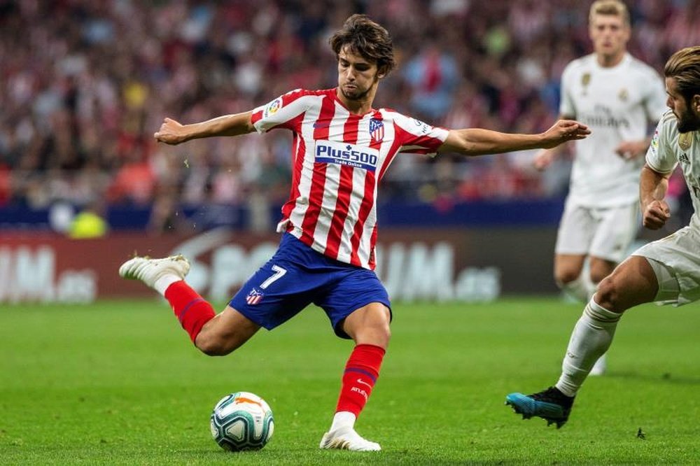 Some Atletico fans were not happy to see Joao Felix taken off for Marcos Llorente. EFE