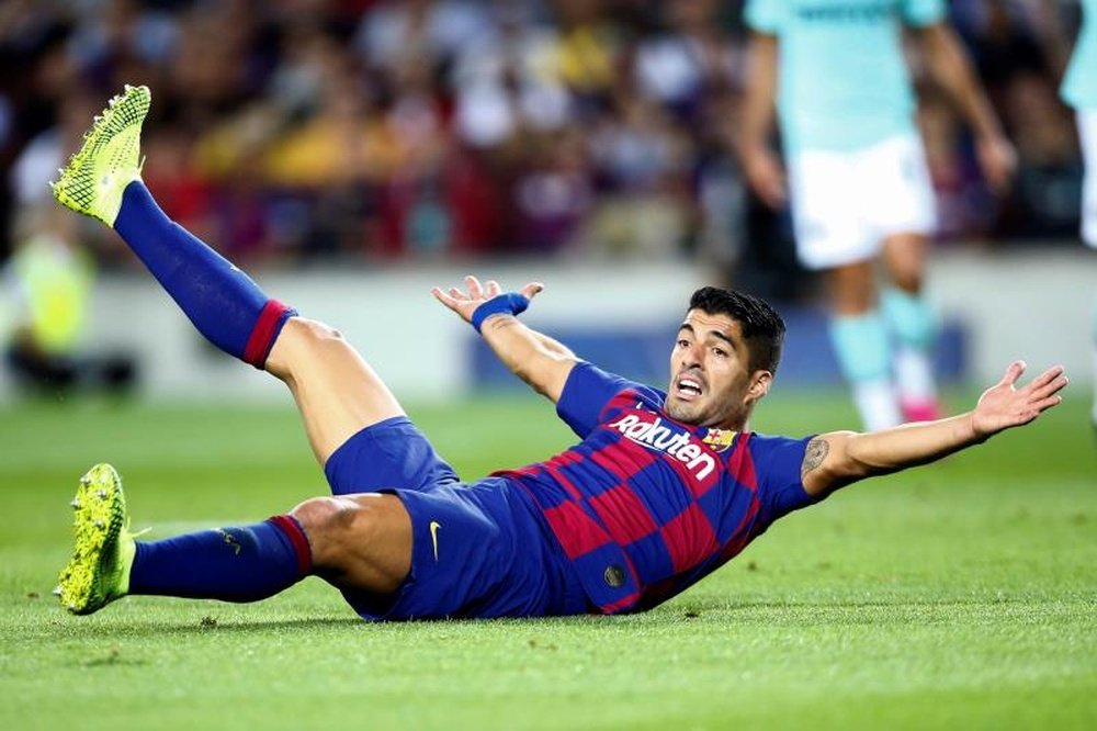 Luis Suarez could go to surgery because of his recurring knee problems. EFE
