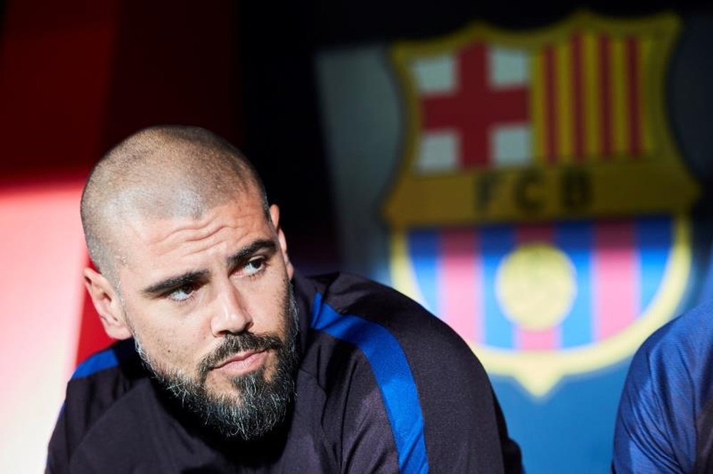 El ex del Barça protestó por una falta no señalada. EFE
