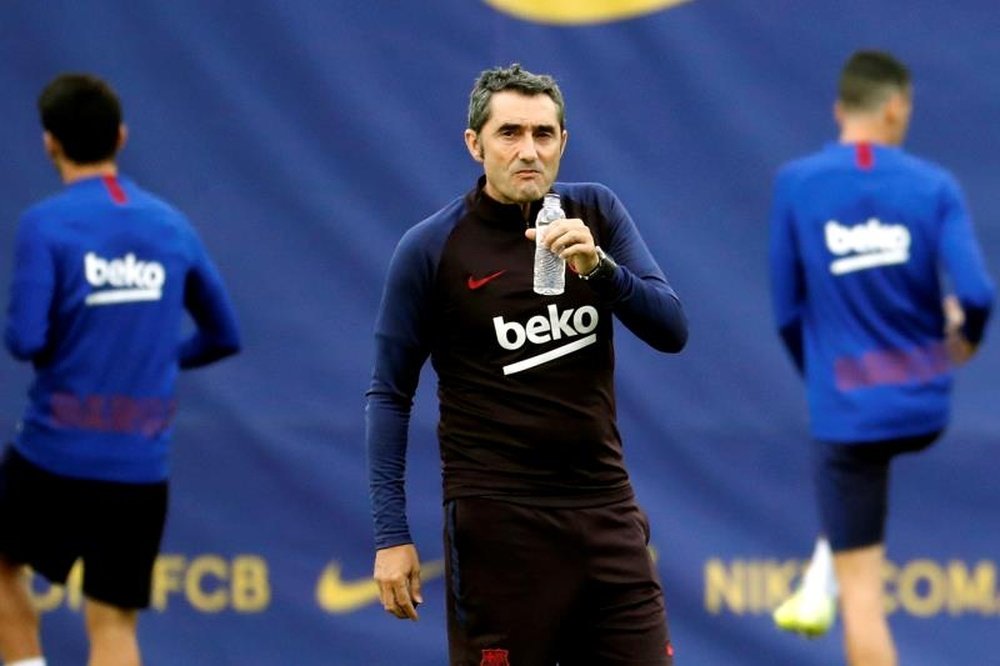 Muitas críticas ao técnico do Barcelona. EFE/Toni Albir/Archivo