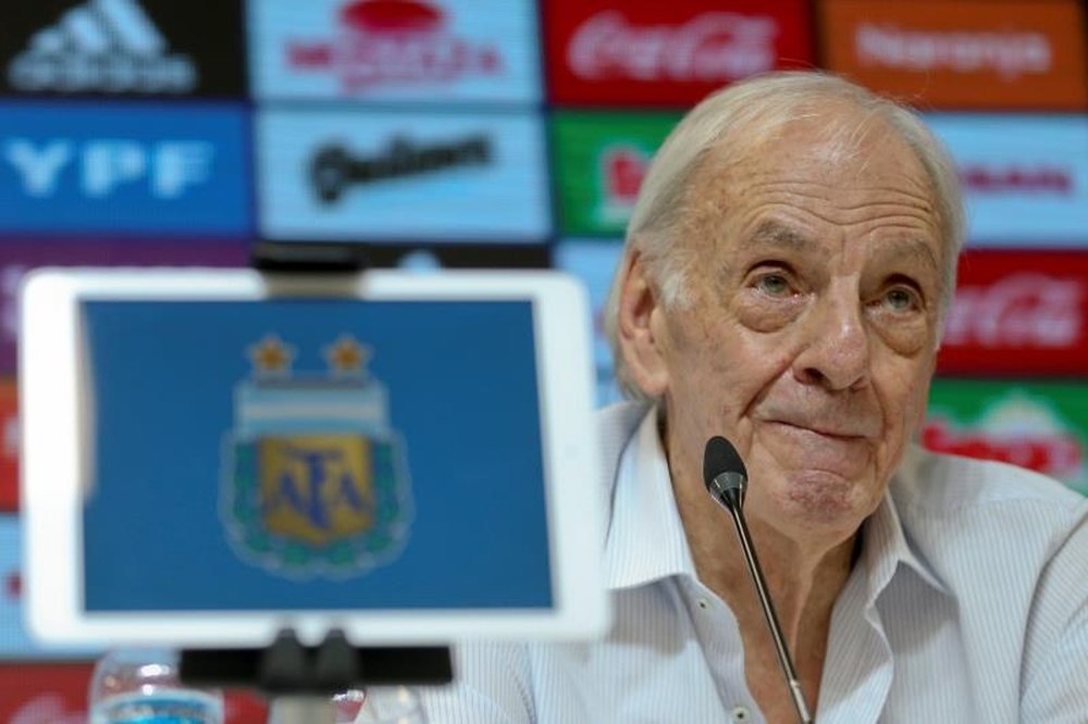 Ex-técnico da Argentina detona o futebol brasileiro. EFE