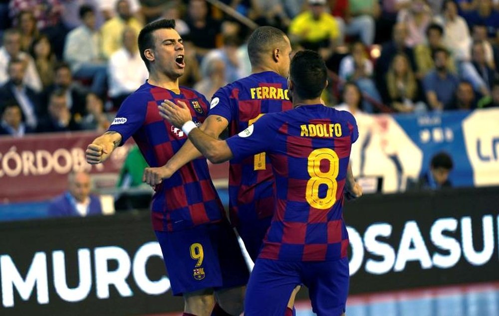 El Barça sigue líder gracias a Ferrao. EFE