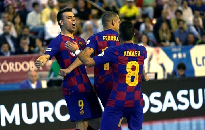 El Barça sigue líder gracias a Ferrao