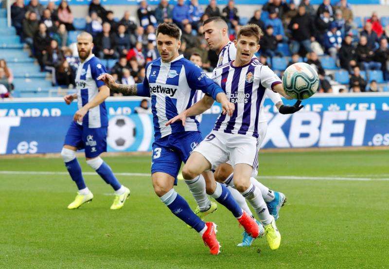 El Alavés dominó y goleó con claridad al Valladolid