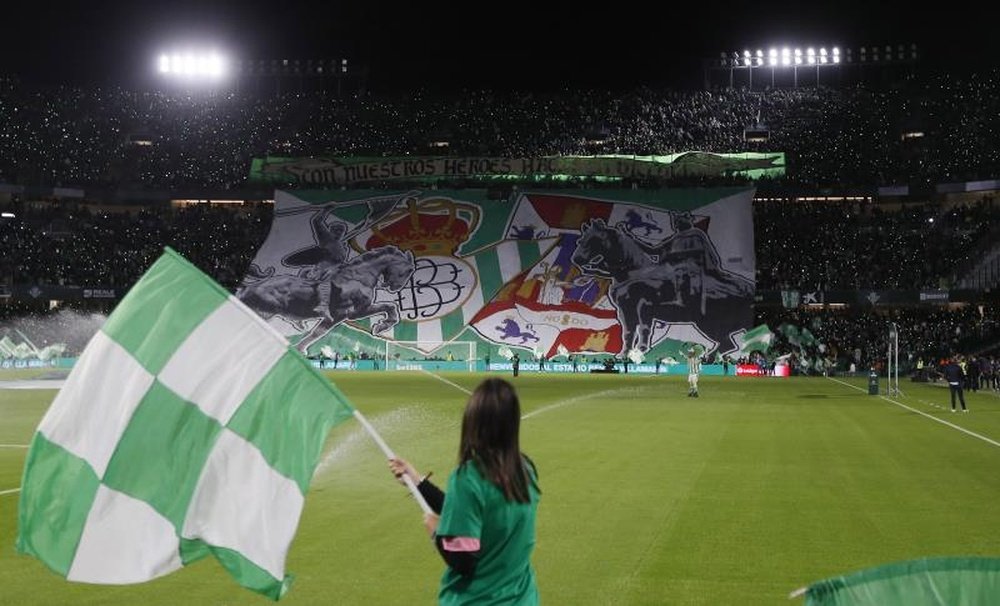 El Betis honró la memoria de Miki Roqué en el noveno aniversario de su muerte. EFE/Jose Manuel Vidal