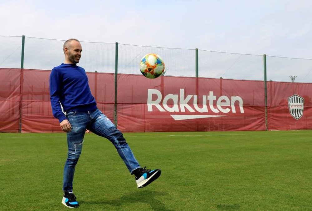 Andrés Iniesta era um dos objetivos do Barcelona na última janela. EFE/Nora Olivé/Arquivo