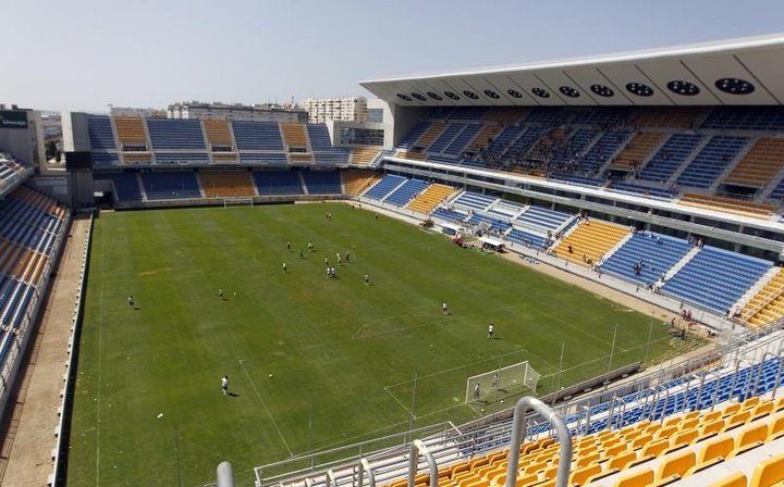 La FIFA castiga al Cádiz con dos periodos sin fichajes