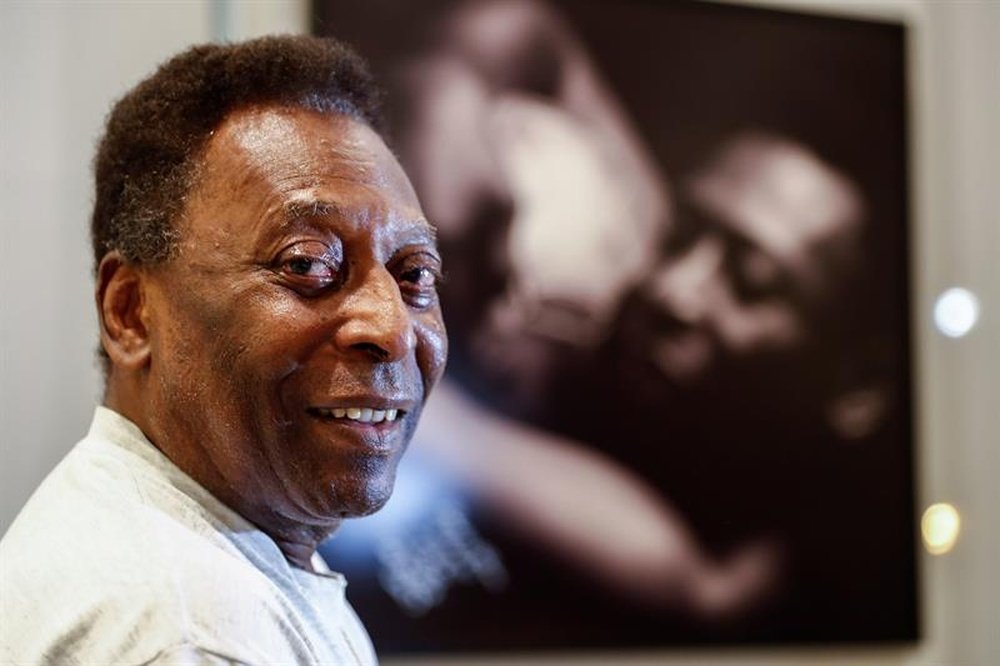 Pelé está confinado em sua casa. EFE/Sebastiao Moreira