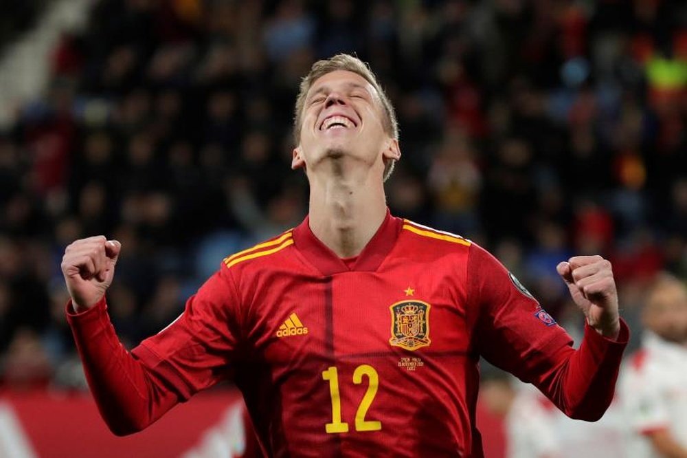 Barca present a formal offer for Dani Olmo. EFE