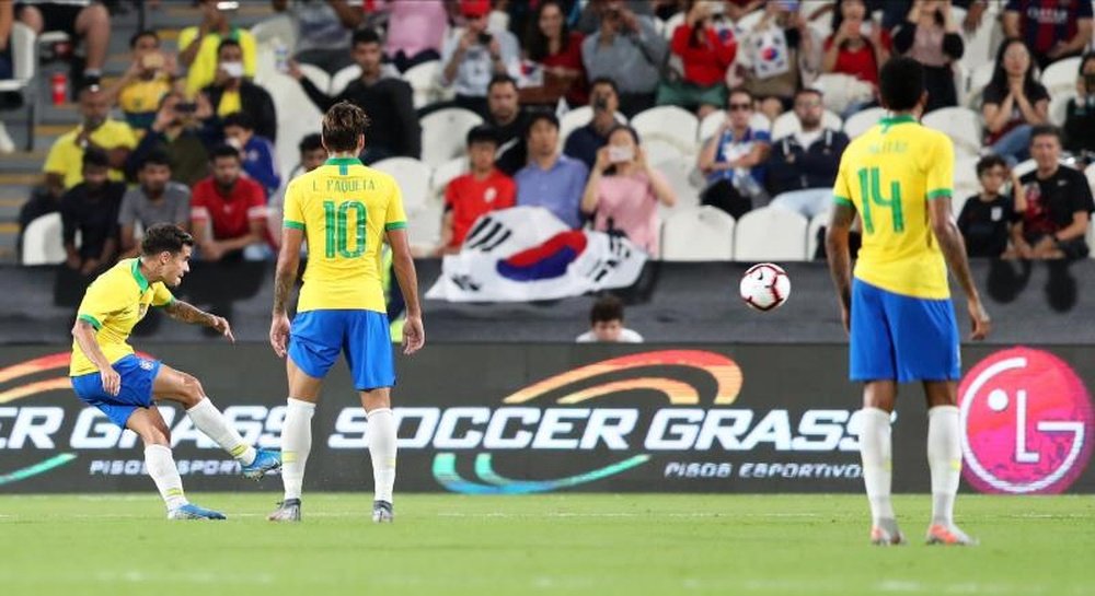 Coutinho capitaneó a Brasil en el campo. EFE