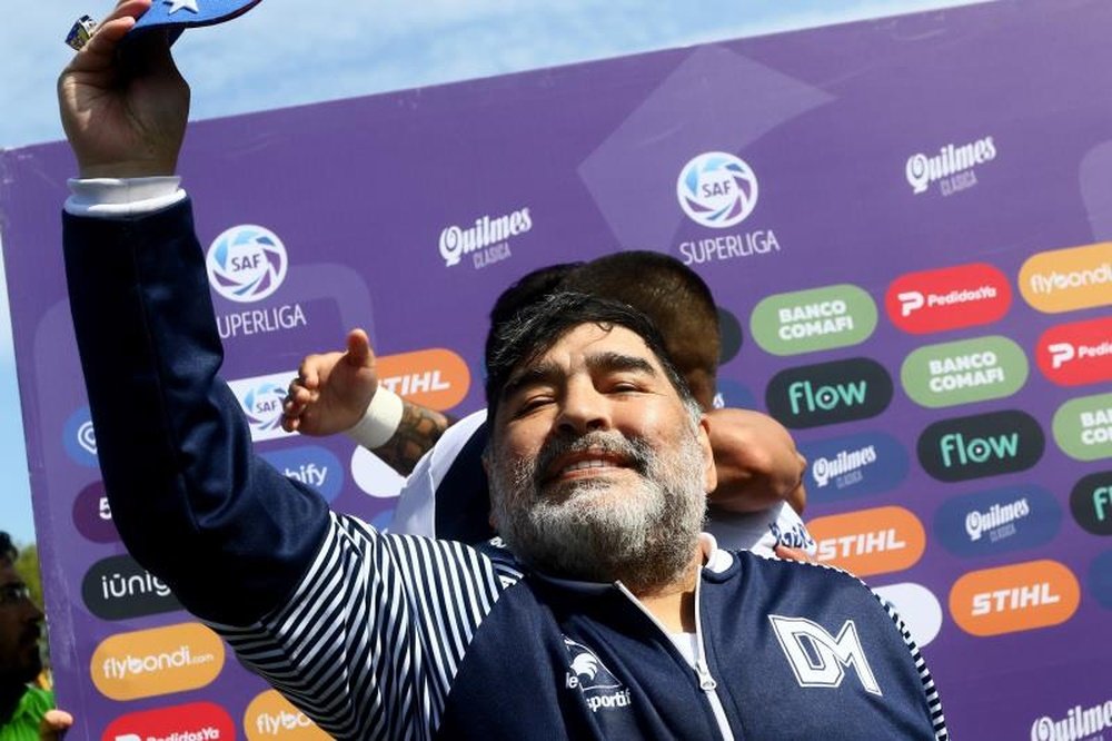 El presidente de Gimnasia confirmó la salida de Maradona. EFE/ Demian Alday Estévez/Archivo