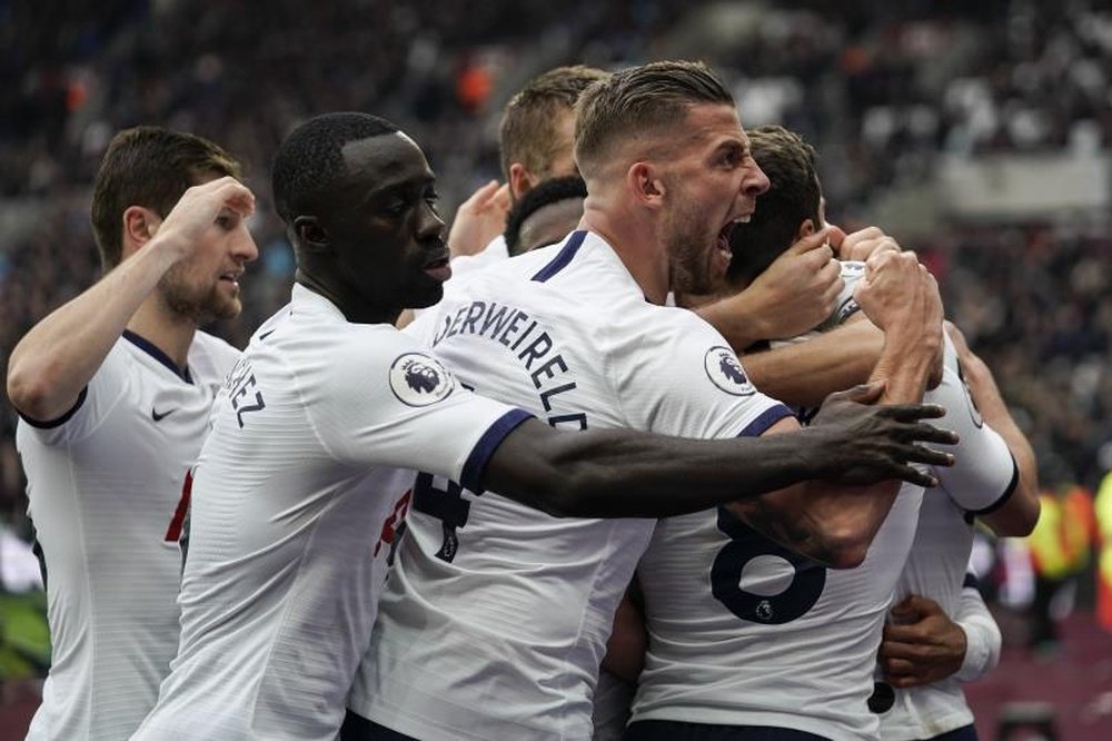 Son, Moura y Kane dieron el triunfo al Tottenham. EFE
