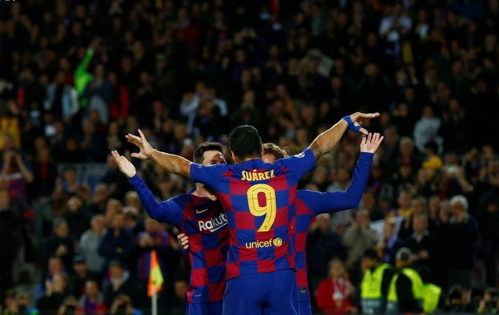 O trio 'MSG' marca e garante vitória e classificação para o Barcelona no Camp Nou. EFE/Enric Fontcub