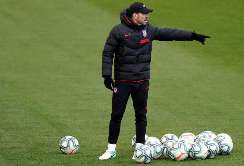 Dembélé a passé des examens, Giménez a quitté l'entrainement prématurément. EFE