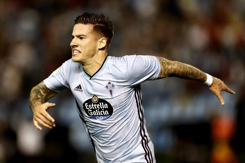 Antes en el Valencia y ahora en el Celta, Santi Mina está siendo investigado. EFE