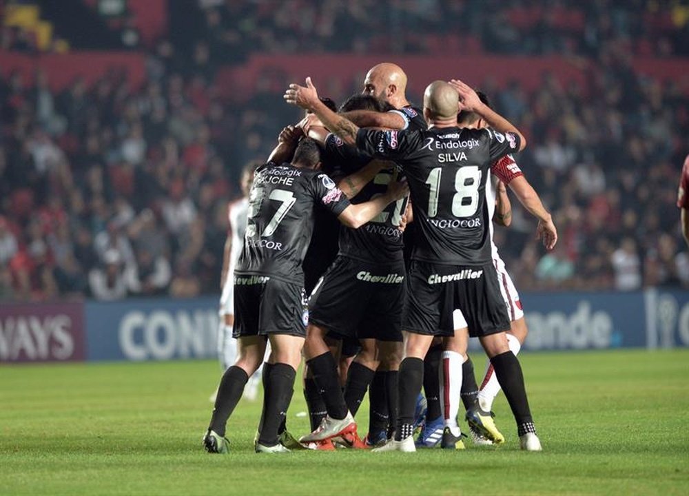 Argentinos Juniors ganó por la mínima y Colón recuperó la confianza. EFE