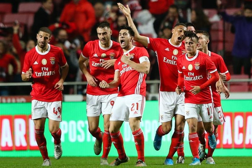 El Benfica remontó ante el líder. EFE