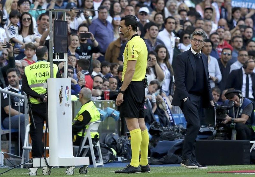 Barca are unhappy with the referee appointed to the 'Clasico'. EFE