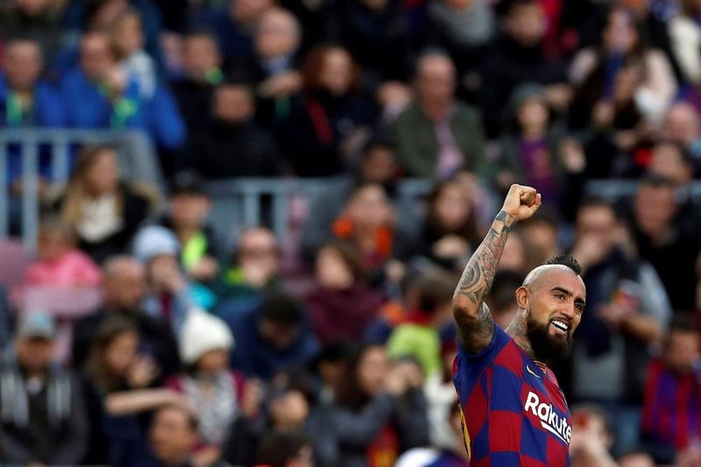 Arturo Vidal demonstra sua importância no ataque do Barcelona. EFE/Alberto Estévez/Arquivo