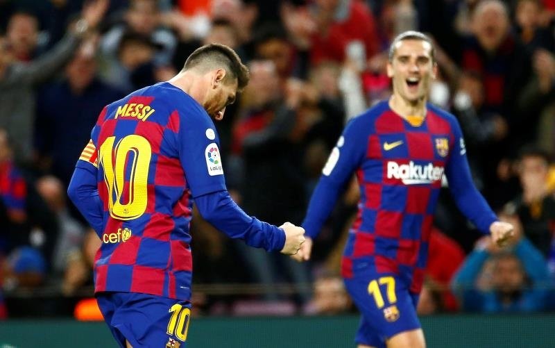 Messi looks towards the Copa del Rey