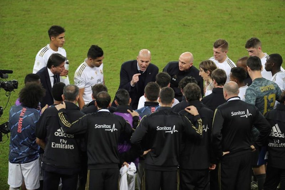 Zidane transmitirá su confianza a la plantilla antes del 'Clásico'. EFE